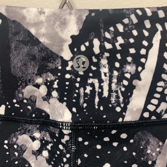 Lululemon cropped leggings - Picture 8 of 9